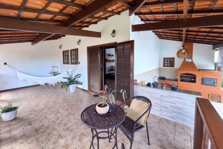 Casa de condomínio à venda com 275m², 4 quartos e 2 vagasQuintal