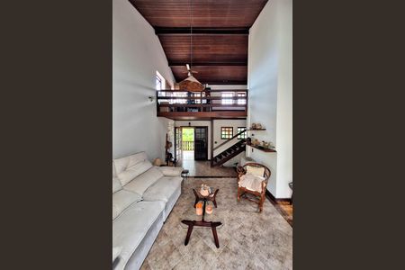 Sala 1 de casa de condomínio à venda com 4 quartos, 275m² em Sapê, Niterói