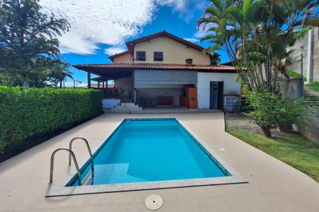 Casa de condomínio à venda com 275m², 4 quartos e 2 vagasQuintal