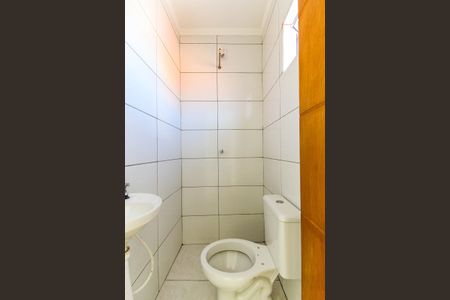 Banheiro de casa para alugar com 1 quarto, 25m² em Vila Carolina, São Paulo