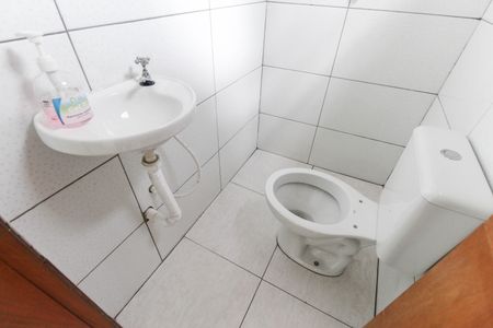 Banheiro de casa para alugar com 1 quarto, 25m² em Vila Carolina, São Paulo