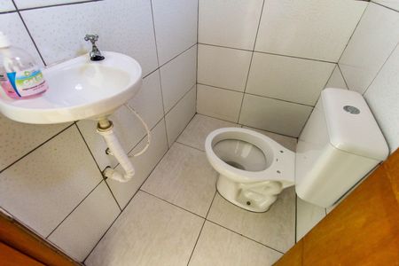 Banheiro de casa para alugar com 1 quarto, 25m² em Vila Carolina, São Paulo