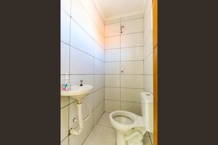 Banheiro de casa para alugar com 1 quarto, 25m² em Vila Carolina, São Paulo