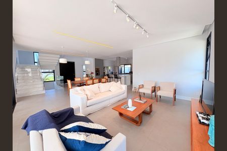 Casa de condomínio para alugar com 500m², 4 quartos e 6 vagasSala