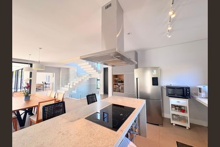 Casa de condomínio para alugar com 500m², 4 quartos e 6 vagasCozinha