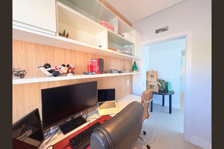 Casa de condomínio para alugar com 500m², 4 quartos e 6 vagasEscritório