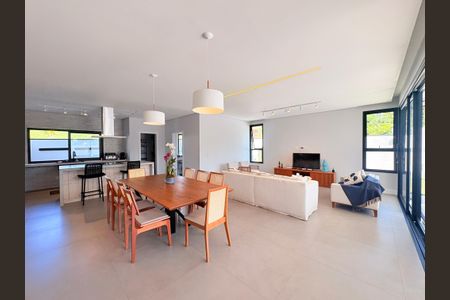 Casa de condomínio para alugar com 500m², 4 quartos e 6 vagasSala