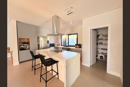 Casa de condomínio para alugar com 500m², 4 quartos e 6 vagasCozinha