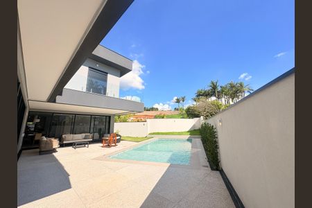 Casa de condomínio para alugar com 500m², 4 quartos e 6 vagasQuintal