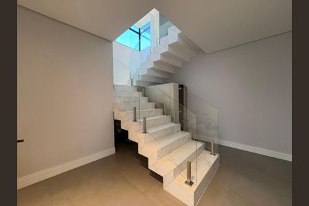 Casa de condomínio para alugar com 500m², 4 quartos e 6 vagasGaragem