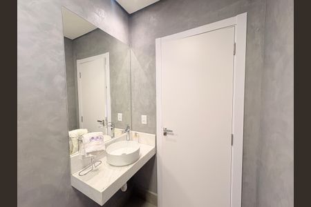 Casa de condomínio para alugar com 500m², 4 quartos e 6 vagasBanheiro da Demi-Suíte 1