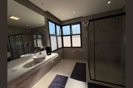 Casa de condomínio para alugar com 500m², 4 quartos e 6 vagasBanheiro da Suíte Master