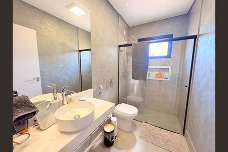 Casa de condomínio para alugar com 500m², 4 quartos e 6 vagasBanheiro da Suíte 1