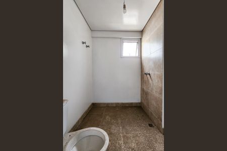 Apartamento à venda com 135m², 3 quartos e 3 vagas Apartamento à venda com 135m², 3 quartos e 3 vagasBanheiro da Suíte 1