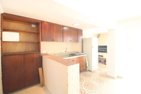 Casa para alugar com 280m², 3 quartos e 2 vagasFundos da casa