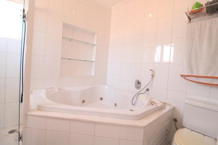 Casa para alugar com 280m², 3 quartos e 2 vagasSuíte / banheira