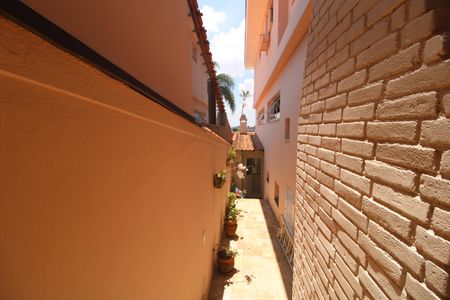 Casa para alugar com 280m², 3 quartos e 2 vagasQuintal lateral