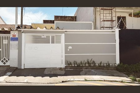 Casa para alugar com 75m², 2 quartos e 2 vagas Casa para alugar com 75m², 2 quartos e 2 vagasFachada