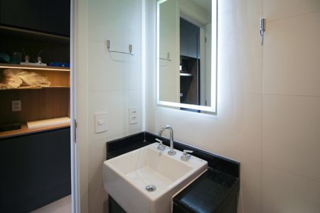 Banheiro de kitnet/studio para alugar com 1 quarto, 25m² em Indianópolis, São Paulo