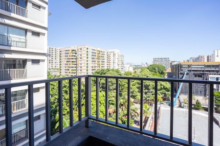 Varanda de kitnet/studio para alugar com 1 quarto, 25m² em Indianópolis, São Paulo