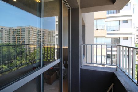Varanda de kitnet/studio para alugar com 1 quarto, 25m² em Indianópolis, São Paulo