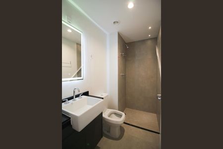 Banheiro de kitnet/studio para alugar com 1 quarto, 25m² em Indianópolis, São Paulo