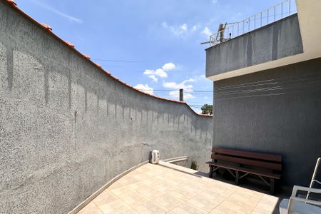 Casa para alugar com 122m², 2 quartos e 2 vagasQuintal