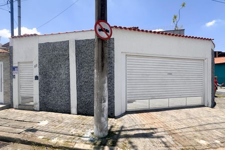 Casa para alugar com 122m², 2 quartos e 2 vagasFachada