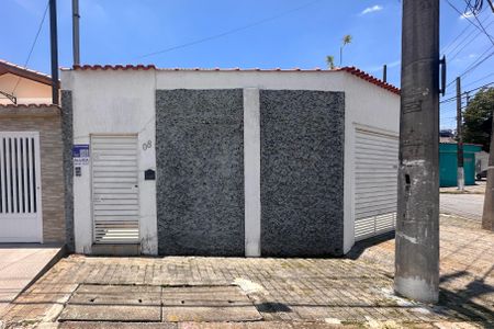 Casa para alugar com 122m², 2 quartos e 2 vagasFachada