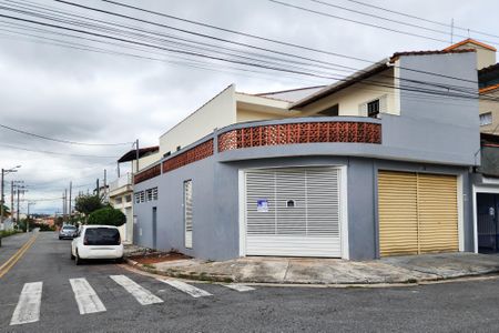 Casa para alugar com 102m², 2 quartos e 1 vaga Casa para alugar com 102m², 2 quartos e 1 vagaFachada