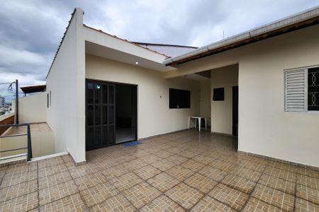 Casa para alugar com 102m², 2 quartos e 1 vaga Casa para alugar com 102m², 2 quartos e 1 vagaVaranda