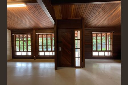 Casa de Condomínio para alugar com 3 quartos, 290m² em Chácara Moinho Velho, Cotia