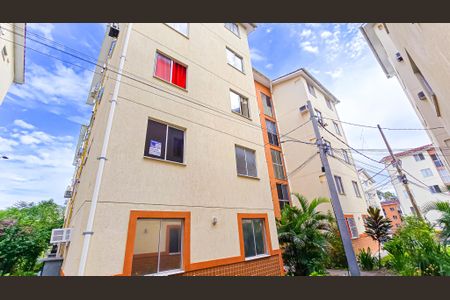 Apartamento à venda com 44m², 2 quartos e 1 vagaFachada do bloco com placa