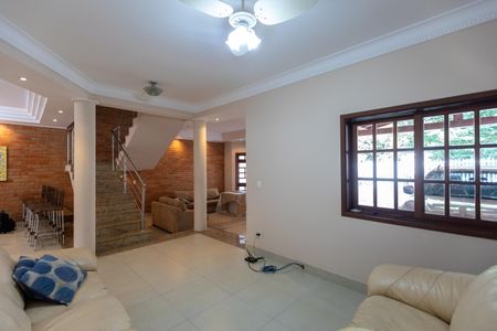 Casa de condomínio à venda com 255m², 3 quartos e 3 vagasSala