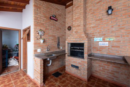 Casa de condomínio à venda com 255m², 3 quartos e 3 vagasChurrasqueira