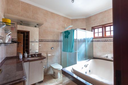 Casa de condomínio à venda com 255m², 3 quartos e 3 vagasBanheiro da Suíte 2