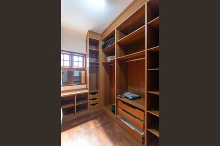 Casa de condomínio à venda com 255m², 3 quartos e 3 vagasCloset da Suíte 2