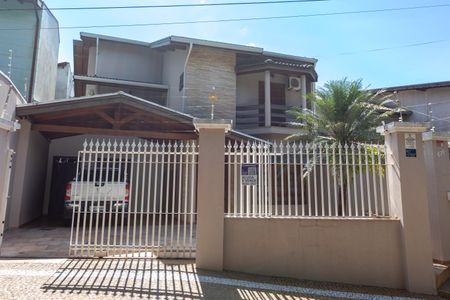 Casa de condomínio à venda com 255m², 3 quartos e 3 vagasFachada da Casa