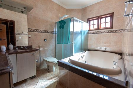 Casa de condomínio à venda com 255m², 3 quartos e 3 vagasBanheiro da Suíte 2