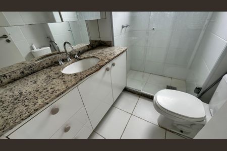 Apartamento à venda com 68m², 2 quartos e 1 vaga Apartamento à venda com 68m², 2 quartos e 1 vagaBanheiro Social