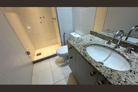 Apartamento à venda com 68m², 2 quartos e 1 vaga Apartamento à venda com 68m², 2 quartos e 1 vagaBanheiro quarto 1