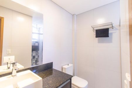 Casa de condomínio à venda com 301m², 3 quartos e 4 vagasBanheiro da Suíte 2