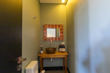 Casa de condomínio à venda com 301m², 3 quartos e 4 vagasLavabo