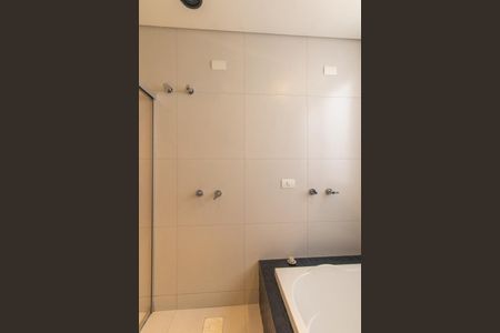Casa de condomínio à venda com 301m², 3 quartos e 4 vagasBanheiro da Suíte 1