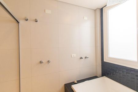 Casa de condomínio à venda com 301m², 3 quartos e 4 vagasBanheiro da Suíte 1