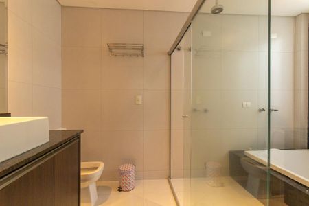 Casa de condomínio à venda com 301m², 3 quartos e 4 vagasBanheiro da Suíte 1