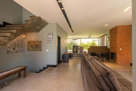 Casa de condomínio à venda com 301m², 3 quartos e 4 vagasSala