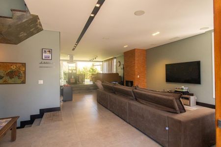 Casa de condomínio à venda com 301m², 3 quartos e 4 vagasSala