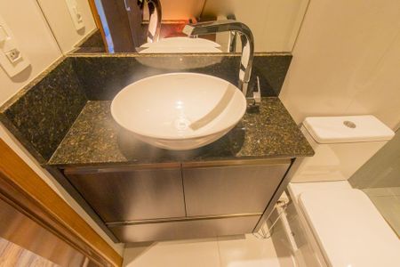 Casa de condomínio à venda com 301m², 3 quartos e 4 vagasBanheiro Social