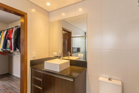 Casa de condomínio à venda com 301m², 3 quartos e 4 vagasBanheiro da Suíte 1